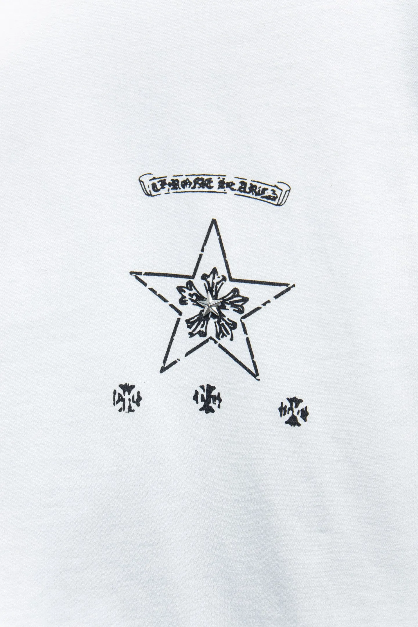 🅿️180 Style No.: 7256# Chrome hearts• 25ss ⚠YB custom-woven and custom-dyed fabrics, colors, prints, styles, accessories, hardware. The fabric is woven by imported machines. The uniqueness of the cloth texture creates a perfect garment effect. The fabric is made of 260-gram clean cloth with 320-gram 1*1 ribs. 4-color environmentally friendly custom-dyed fabrics, threads in the same cylinder, no color difference.  Gradient graffiti on garments, hand-made graffiti technology on garments, the details of the collar, pockets, cuffs, and front and rear threads are clearly visible. The printing uses Japanese BROTHER white ink digital direct-injection garment printing. This model is a global limited edition. In order to present a product like a work of art, after a long period of repeated determination of details, a very high-standard garment is presented. The front chest is made of direct-injection printing environmentally friendly glue material, using a mechanized printing process. Mechanical printing has high precision, the positioning accuracy can reach ±0.02mm, and the quality is stable.  The body of the garment is processed with hand-nailed hardware elements, which greatly increases the interest of the garment and creates a unique visual effect. The special washing effect creates a unique aged effect.  Croix Heart Short Sleeve must be the first short-sleeved piece in spring and summer that blurs the boundaries of unisex style. It has a classic dropped shoulder oversize version and a loose and casual upper body.  Color: Black White Size: S M L XL